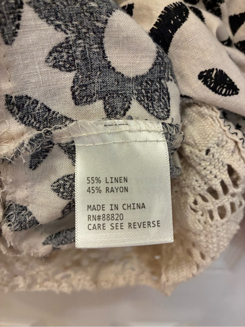 Christian Siriano Cream Blouse with Black Floral Motif and Crochet Trim - Picture 9 of 11